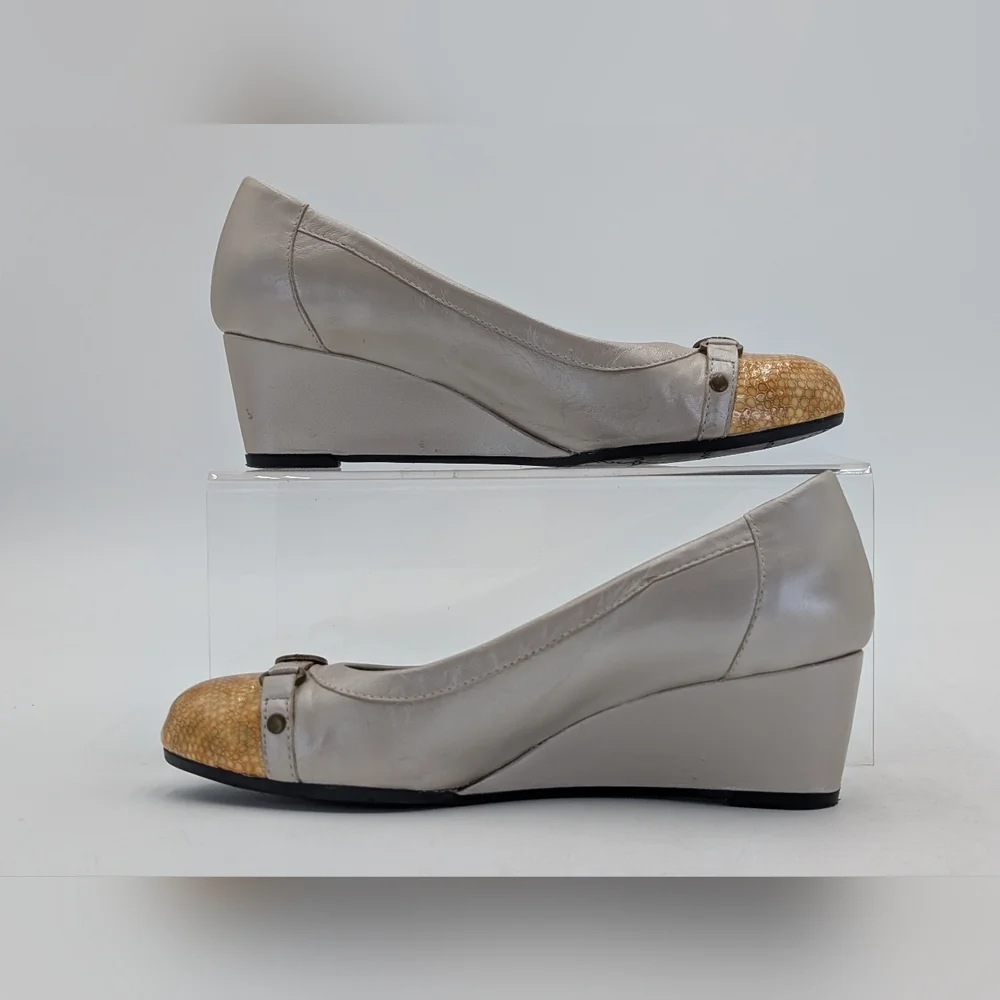 VANELi Cap Toe Elegant Ivory/Gold Women's Flats Size 5M Low Wedge Pumps / Heels